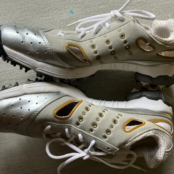 Womens ADIDAS Golf Shoes Size 7 Silver and White with Mesh and Cut Outs - Picture 5 of 8